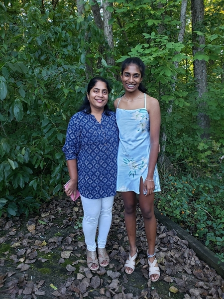 Picture of Shreaya Madireddy, community ambassador for the Asthma and Allergy Foundation of America, and her mom, Naga